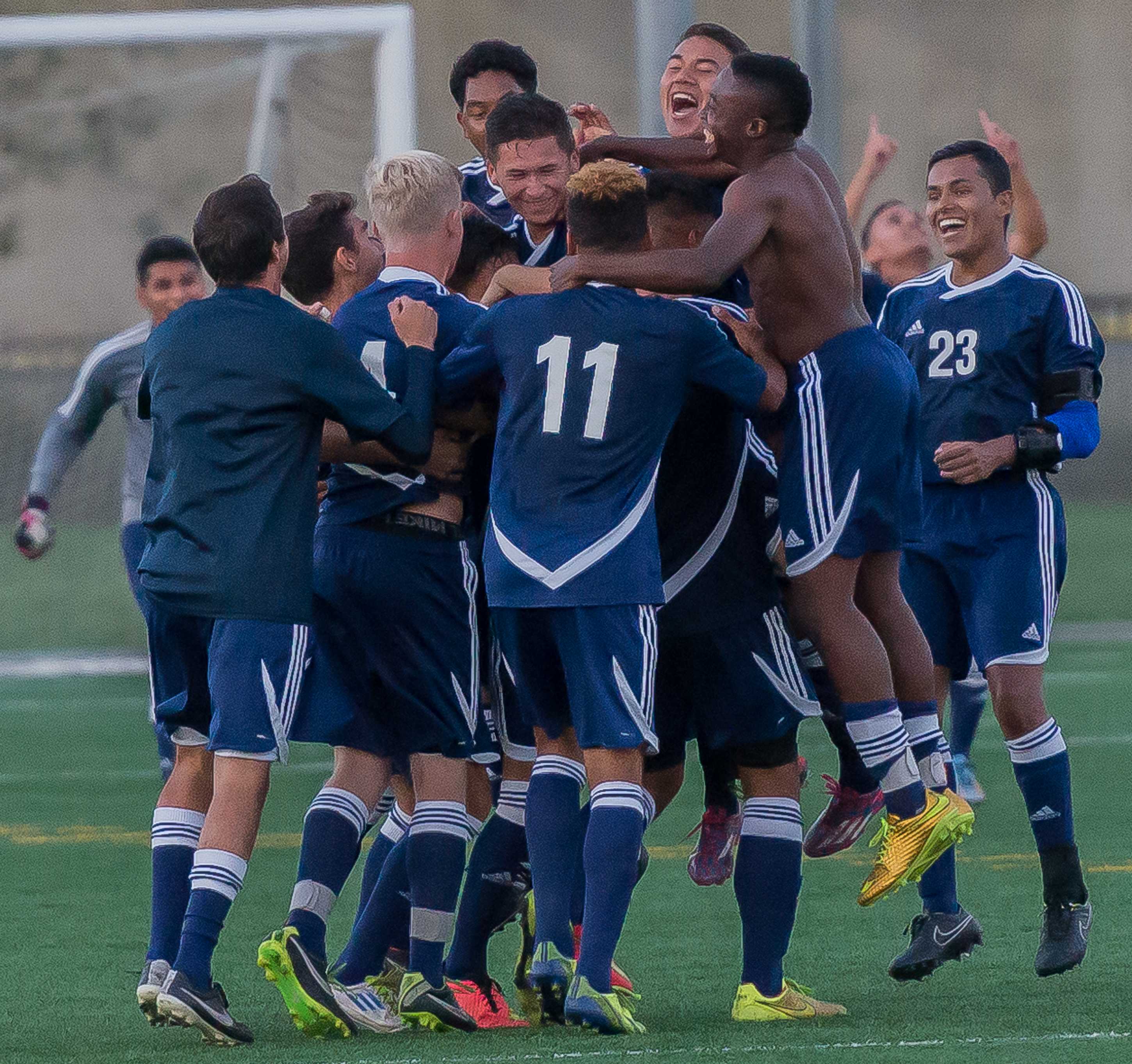 EC men's soccer team ties in finale clinching SCC title - El Camino