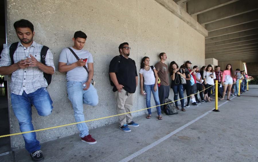 El Camino students wait in line for the Cashiers Office near the Bookstore on the first day of fall semester. Photo credit: Jorge Villa