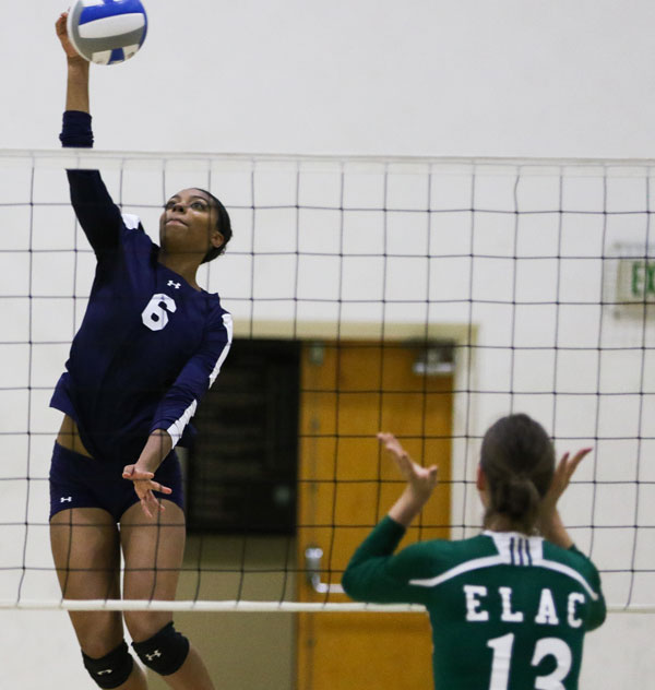 Warriors sophomore outside hitter Kezia Boyer posts up for a kill against East L.A. player Yekaterina Makarova on Wednesday night. Photo credit: Jorge Villa