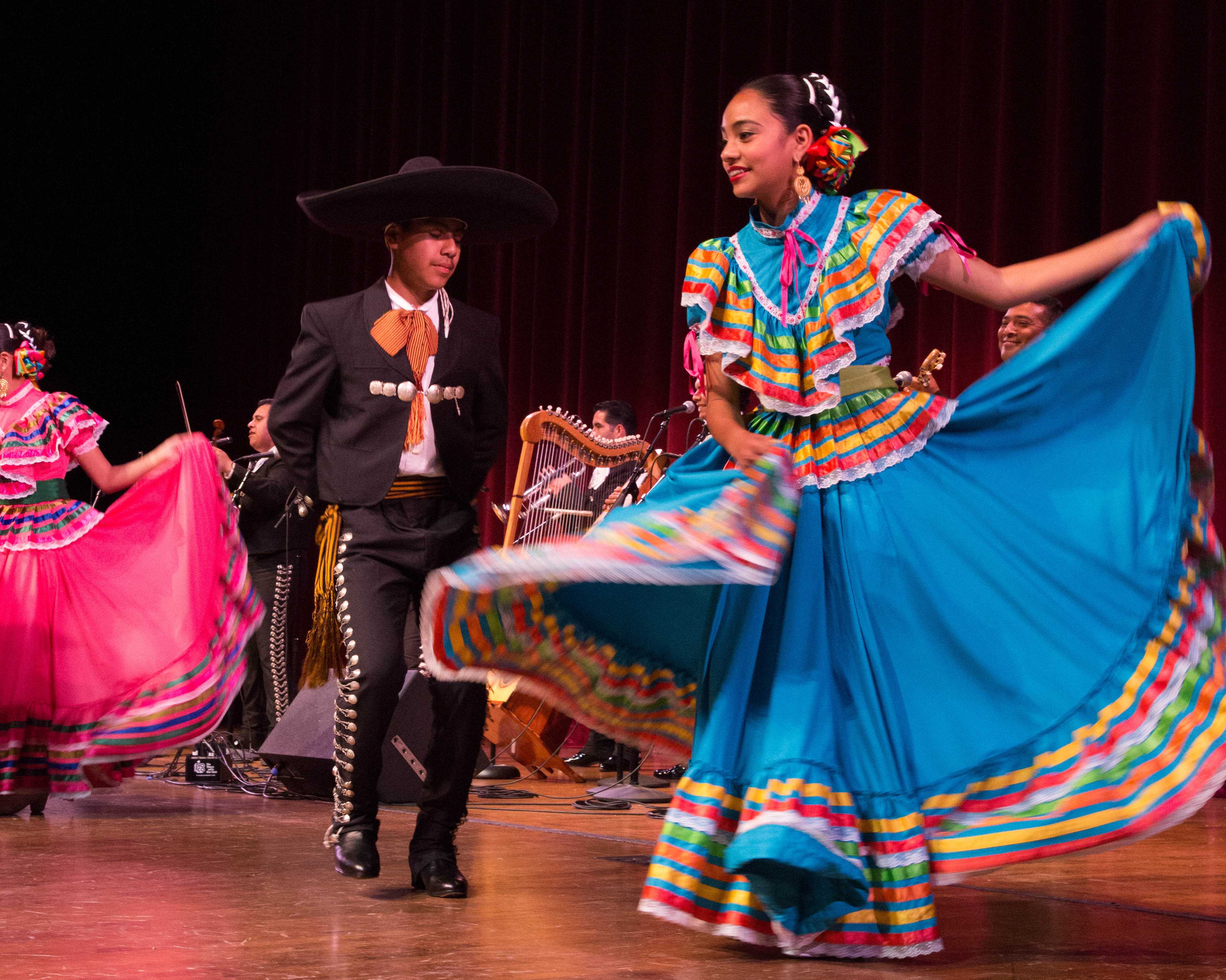  La Fiesta Comes To EC With Mariachi And Other Traditional Dances El 