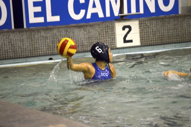 El Camino freshman Andrea Canchola looks to make a pass during the game versus SMC. Photo credit: Alba Mejia