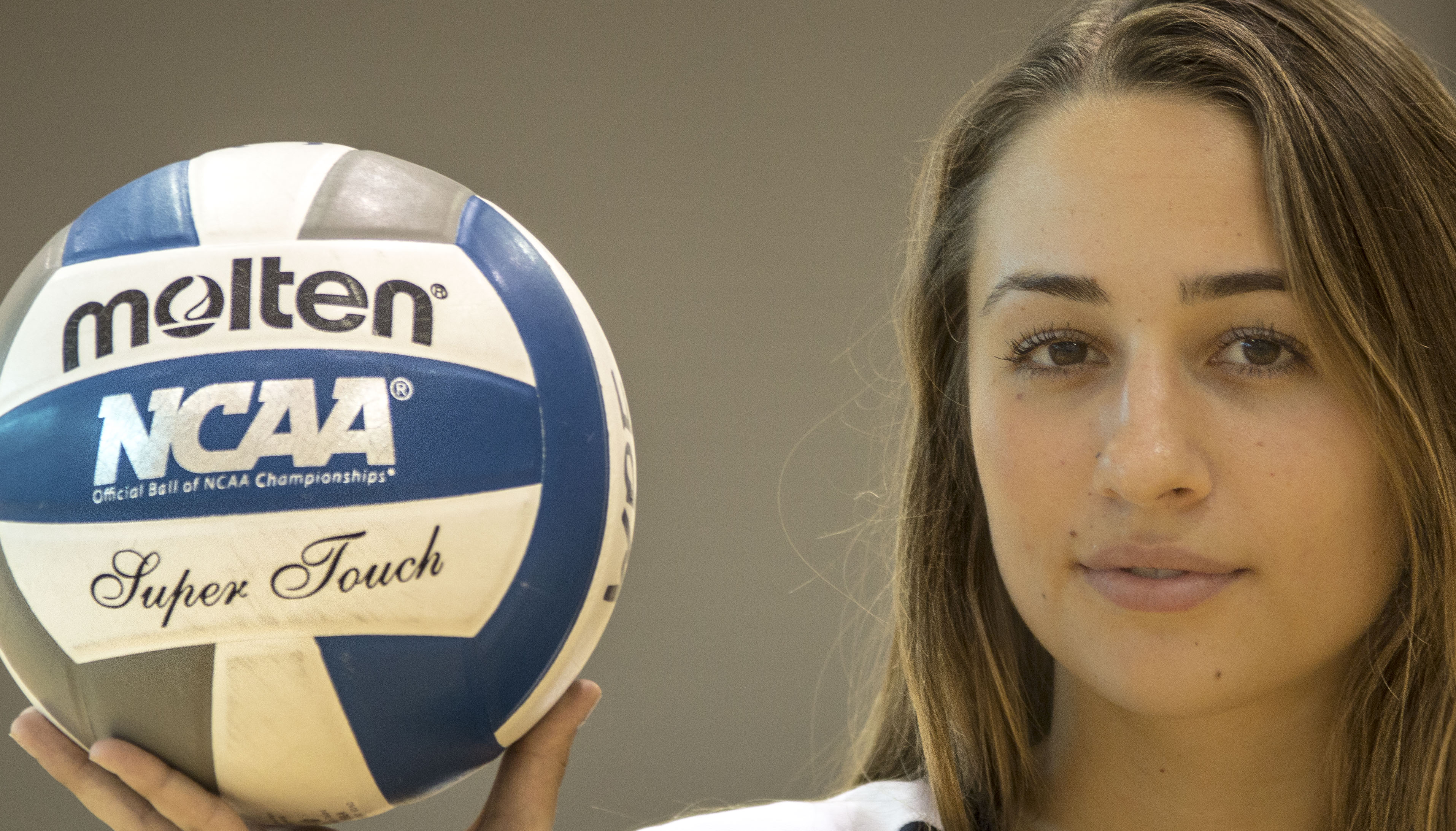 Sophomore runs up the numbers on the court for women #39 s volleyball team