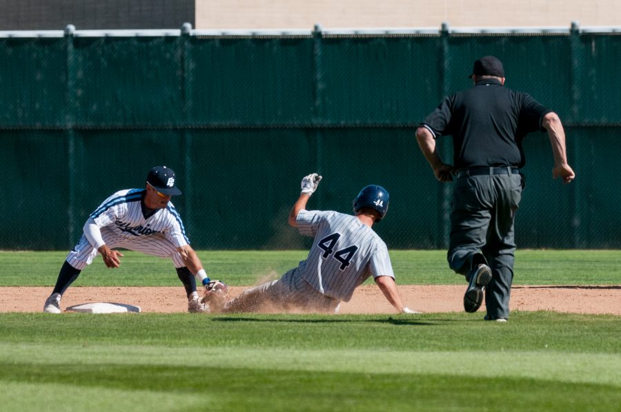 El Camino sophomore (No. 7) Darian Sylvester makes the tag to get the base runner out at second base against Cerritos College on Thursday, March 23. Photo credit: Osvaldo Deras