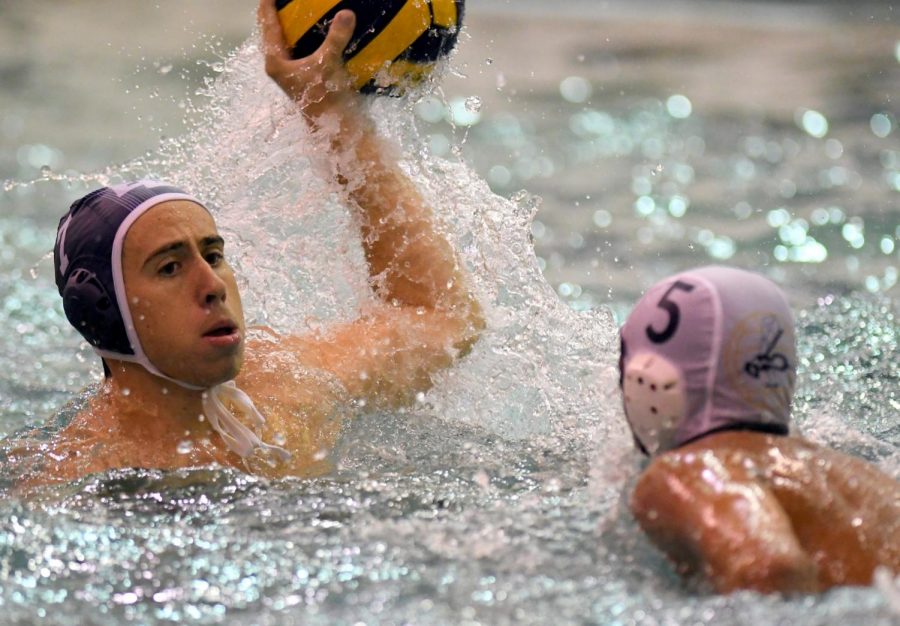 ECC+attacker+Ryan+Winkler+%28%237%29+looks+for+a+shot+during+the+ECC-Fullerton+College+water+polo+home+game+on+Thursday%2C+Sep.+6%2C+2018.+Photo+credit%3A+Jack+Kan