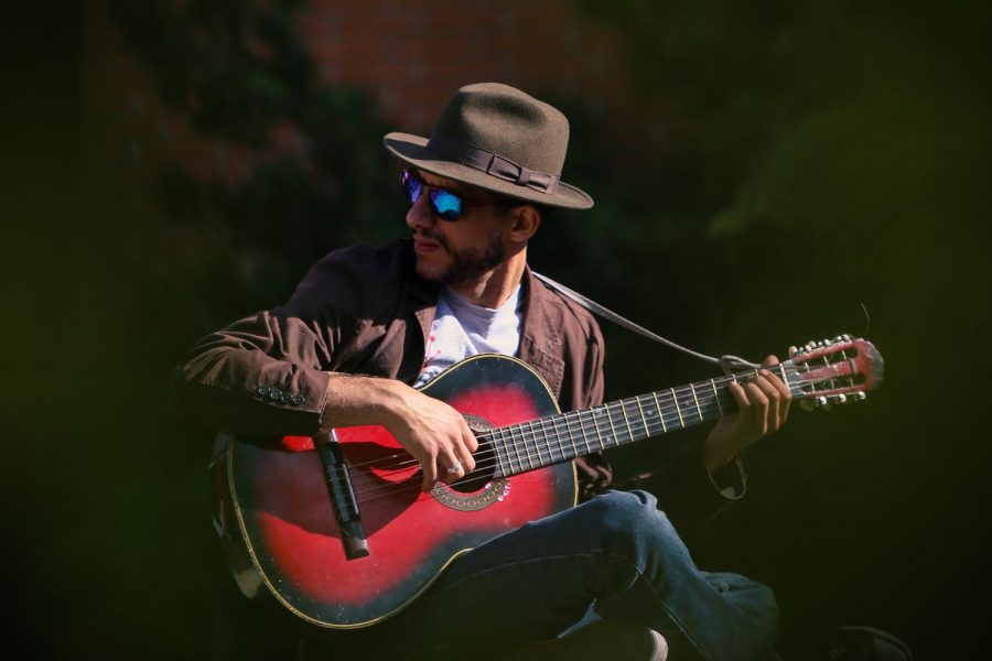 El Camino College Student, Michael A.Nicoli, plays his guitar in front of the Art Building at El Camino College Monday, Oct.22, 2018.
(Darwyn Samayoa/ ECC Union) Photo credit: Darwyn Samayoa