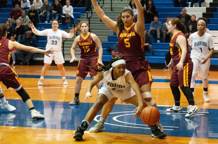 Alexia Mason (No. 21) of the womens basketball team keeps possession alive for the Warriors during their playoff game versus Glendale on Friday, March 1 at the ECC North Gym. Photo credit: Elena Perez