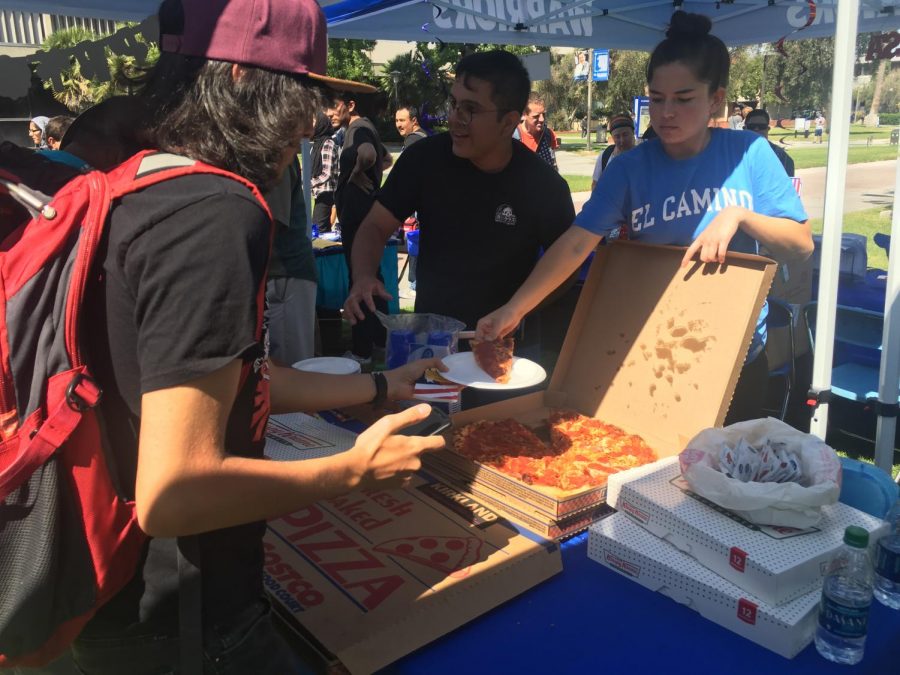 Associated Students Organization Council Member Makayla Propst gives out pizza to students at the Constitution Day and Financial Aid Fair. The event is held annually at El Camino College on Sept. 17, which is the anniversary of the signing of the U.S. Constitution. Juan Miranda/The Union