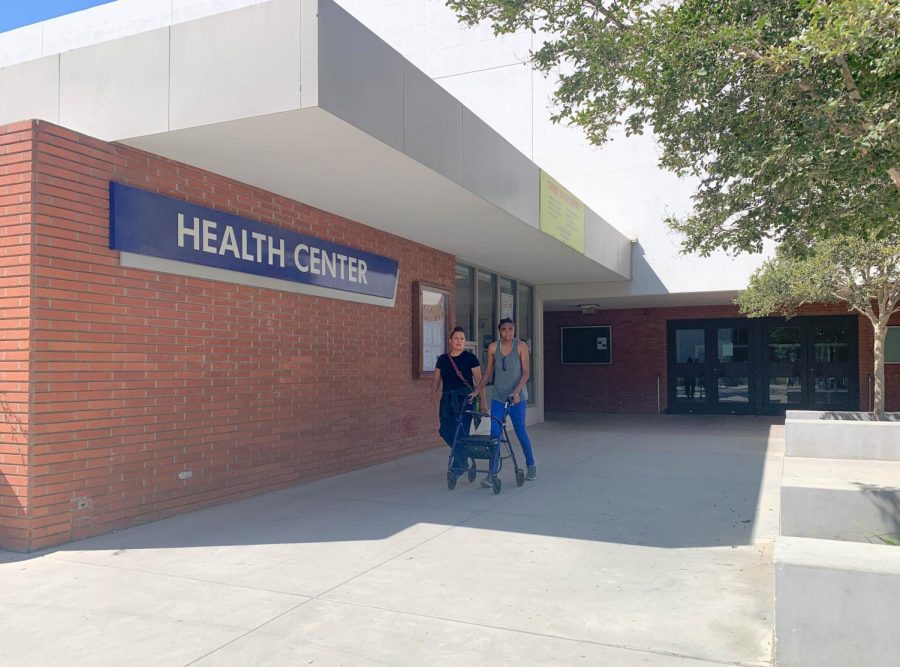 Students+exit+the+Health+Center+on+Wednesday%2C+Sept.+4.+Services+offered+at+the+Health+Center+include+STD+testing%2C+psychological+counseling+and+chiropractic+services.+Rosemary+Montalvo%2FThe+Union+Photo+credit%3A+Rosemary+Montalvo