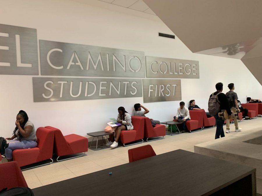 Students sit next to the El Camino College Students First sign in the new Student Services Building on Wednesday, Sept. 4. The building sits along Manhattan Beach Blvd. and is home to over a dozen programs. Oscar Macias/The Union