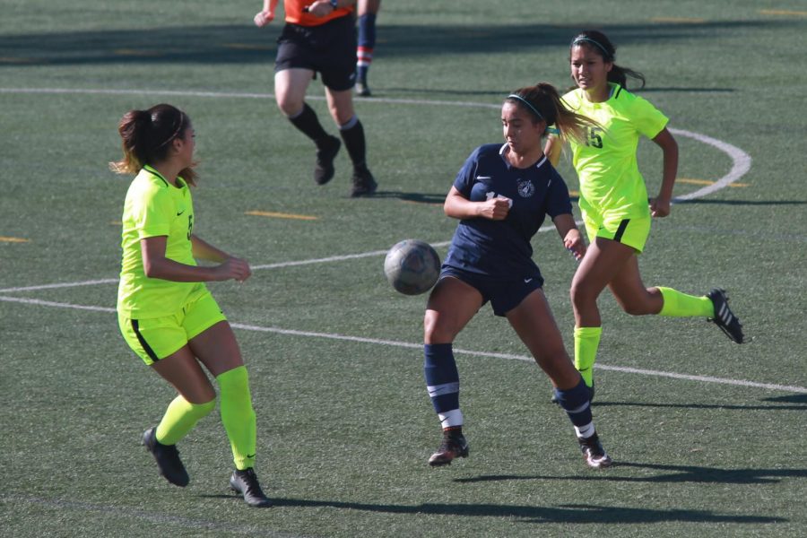 El+Camino+College+womens+soccer+player+Jessica+Varela+attempts+to+gain+possession+of+the+ball+during+the+game+against+Los+Angeles+Harbor+College+on+Friday+Nov.+8+at+the+ECC+Soccer+Field.+The+Warriors+won+2-1.+Mari+Inagaki%2FThe+Union