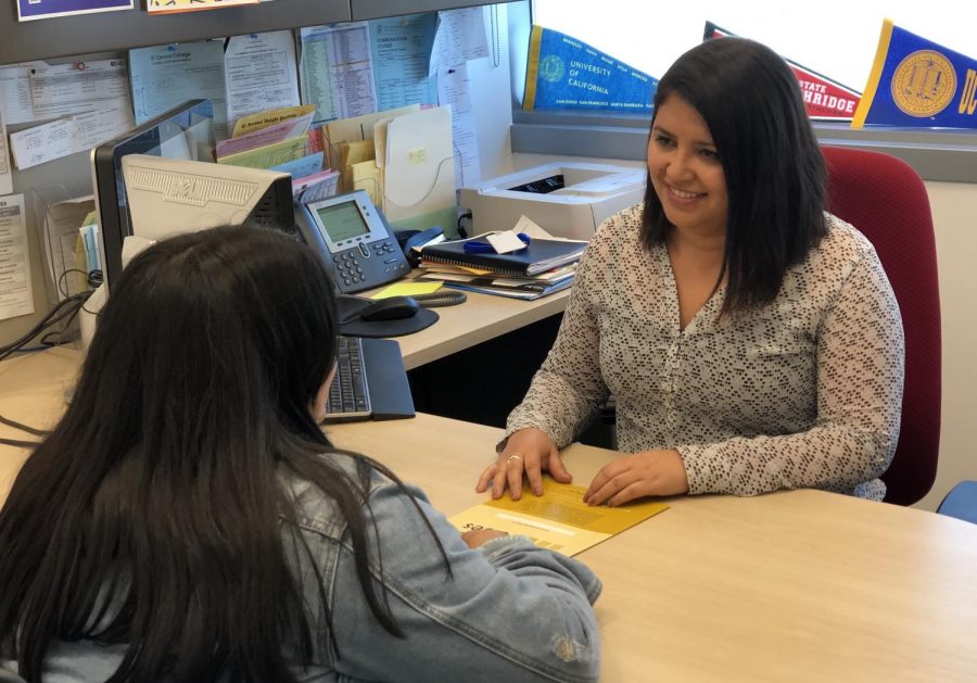 Lesley Meza, an academic counselor at El Camino College, speaks with a student. Meza celebrated her fifth anniversary as an employee of ECC in January 2019. Jorian Palos/The Union