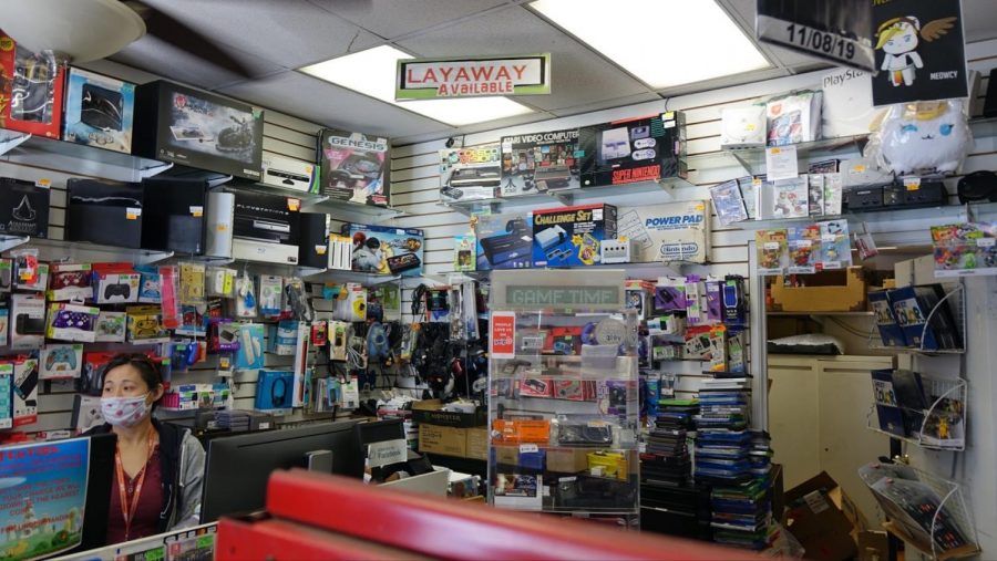 Bros.+Game+Shop+in+Torrance%2C+CA.+Retro+video+games+along+with+console+accessories+can+be+found+in+stock.+Torrance%2C+CA.+April+28%2C+2021.+%28Photo+by+Manuel+Guzman%2F+Warrior+Life%29