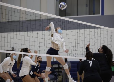 Freshman MB Adelynn Abrams goes up for a middle attack during a home game against Compton College, Torrance, CA, October 18, 2021, Monday. Abrams recorded 7 kills, 2 aces, and one dig, helping the Warriors defeat Compton in 3 sets (25-6, 25-5, 25-4).