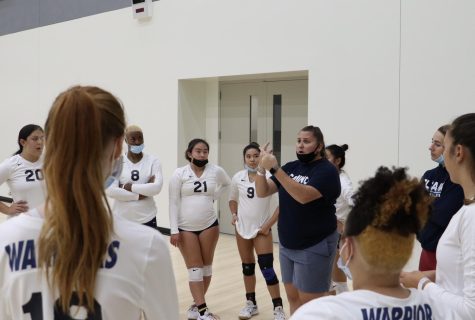 El Camino Head Coach Liz Hazell instructs her team before their game against Compton College, Torrance, CA, October 18, 2021, Monday. El Camino defeated Compton in 3 sets (25-6, 25-5, 25-4).