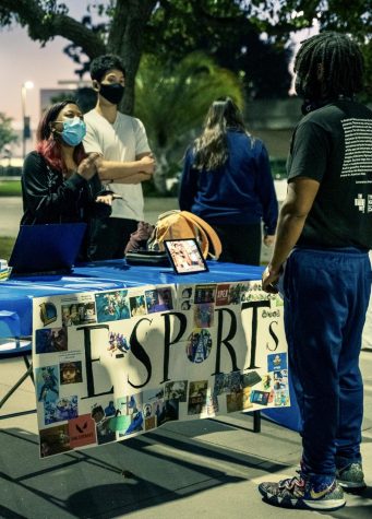 Representatives for the E-Sports Club spoke to attendees at College Night on El Camino College's campus on Wednesday, Nov. 10. Photo by Shawn Rodriguez/ The Union.