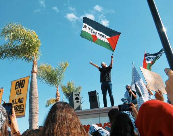 As+speeches+are+given+during+protests+in+Anaheim+in+collaboration+with+CSULB+and+the+Palestinian+Youth+Movement+%28PYM%29%2C+protestors+wave+Palestinian+flags+on+Friday%2C+May+21.+Safia+Ahmed%2FThe+Union