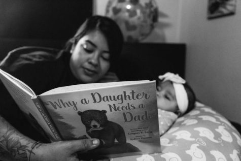 Pardo reads to her daughter, Avayah, on Friday, December 3, 2021. At times when she’s really missing Flores, she enjoys reading books about dads to her daughters. She says she wants to keep his memory alive for them. Photos David Tran