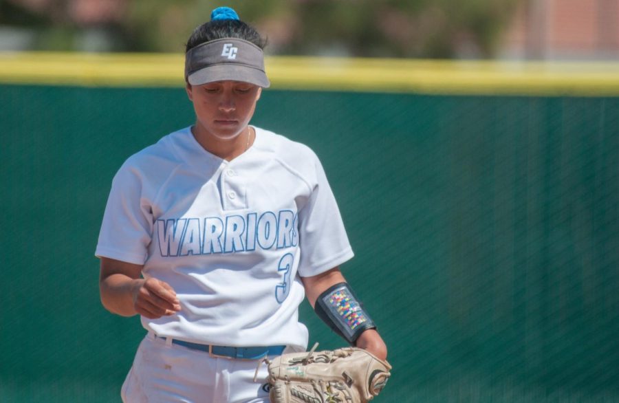 El Camino College Warriors softball pitcher Liz Cortez prepares to serve a pitch to her opponents during the El Camino vs. Cypress College game at the El Camino softball field on Saturday, March 19. The Warriors would lose to the Cypress Chargers 2-4. (Charlie Chen | The Union)