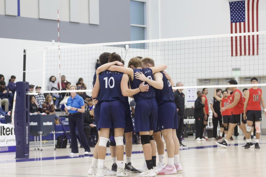 The+El+Camino+College+Warriors+come+together+in+a+group+huddle+before+the+start+of+their+next+play+against+the+Long+Beach+City+College+Vikings+during+the+CCCAA+State+Semifinals+at+the+El+Camino+Gym+on+Thursday%2C+April+21.+The+Warriors+would+ultimately+lose+the+match+to+the+Vikings+after+four+hard+fought+sets.+%28Ethan+Cohen+%7C+The+Union%29
