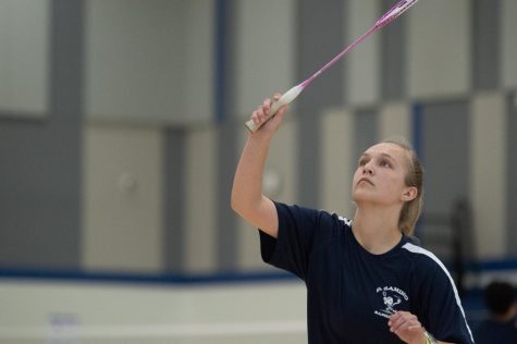 El Camino College Badminton plauer Madison Gilbert follows the birdie to set up a backhand shot during a game against Irvine Valley College in the El Camino Gymnasium on Friday, April 1. Gilbert exercises concentration and execution during her match for the Warriors. (Naoki Gima | Union Photo)
