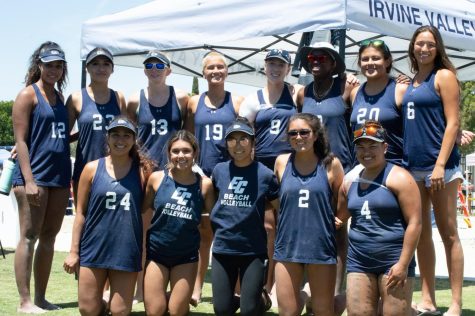 The 2022 El Camino Beach Volleyball team poses for a team photo at the Irvine Valley Sand Courts on Thursday, May 12, 2022. The Warriors had an overall record of 22-5 during their season losing just shy of the state championship title against Cabrillo College and Irvine Valley College. (Naoki Gima | Union Photo)