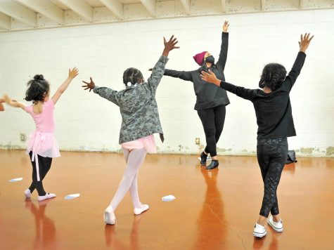 Former El Camino College dance student Tamara “Miss Tammy" Kemp has returned to classroom teaching of children age 2 to 13 after a hiatus due to the pandemic shutdowns. Her first class, tap and ballet, took place on April 2, 2022, at Freeman Park in Gardena. She has been a dance instructor for the city of Gardena since 2001. (Gary Kohatsu | Warrior Life)