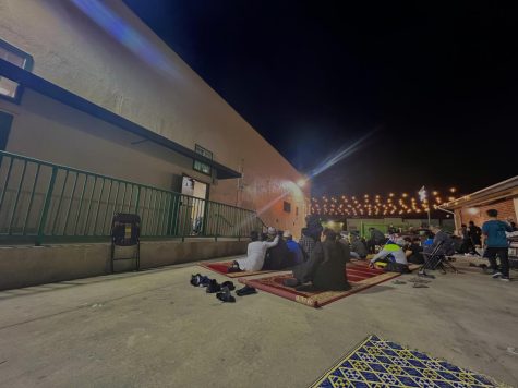 Islamic Center of Hawthorne, a masjid located 12 minutes away from El Camino College celebrates the last ten nights of Ramadan through prayer. Due to a full house inside the masjid, Muslims prayed outdoors on prayer mats laid on the floor on Wednesday, April 27. (Safia Ahmed | Warrior Life)