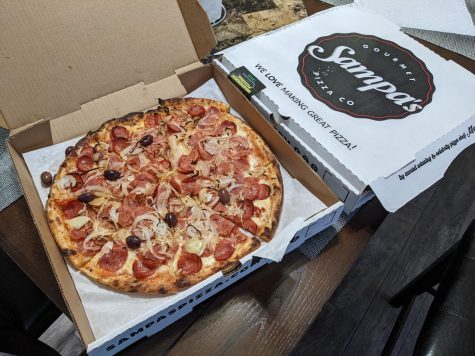 Sampa's Calabresa pizza is served just like if you ordered in Brazil, with Portuguese hot sausage, mozzarella, onions and olives. Delivery is recommended for this place. (Matheus Trefilio | Warrior Life)