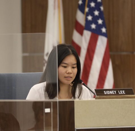 Sidney Lee, a student worker addresses concerns on El Camino's vaccine mandate, which was lifted during the Board of Trustees meeting on Oct. 17. (Greg Fontanilla | The Union)