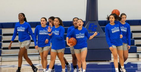 El Camino Warriors ready to start a game against College of the Desert on Wednesday, Nov. 9 at home. El Camino defeated College of the Desert 57-16. (Ash Hallas | The Union)