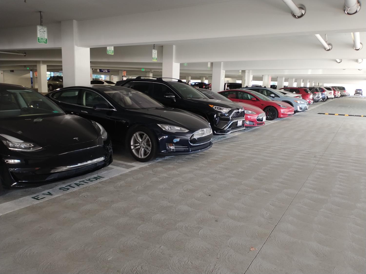 Electric vehicles charge in parking Lot C at El Camino on Nov. 15. Campus Security and Access Technician Mitchell Kekauoha said "There has not been any talk" about installing more chargers on campus. (Anthony Lipari | The Union)
