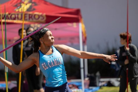 Track and Field Thrower Naomi Walker prepares to throw a javelin across the field during the Vaquero Classic event hosted at El Camino College on April 7. (Khoury Williams | The Union)