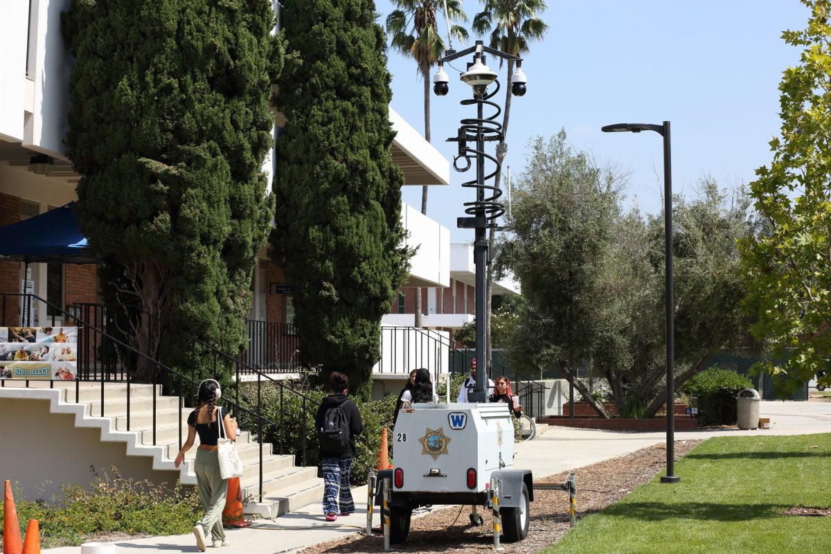 Students+walk+past+a+surveillance+tower+set+up+by+the+El+Camino+College+Police+Department+and+placed+behind+the+Communications+Building+on+Wednesday%2C+Sept.+13%2C+2023.+%28Photo+by+Raphael+Richardson+%7C+The+Union%29