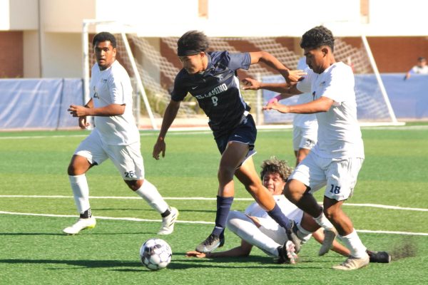 El Camino forward Shingo Nakano breaks through a slew of players to make a goal against the Los Angeles Harbor College on Oct. 20. (Ira Mendoza | The Union)