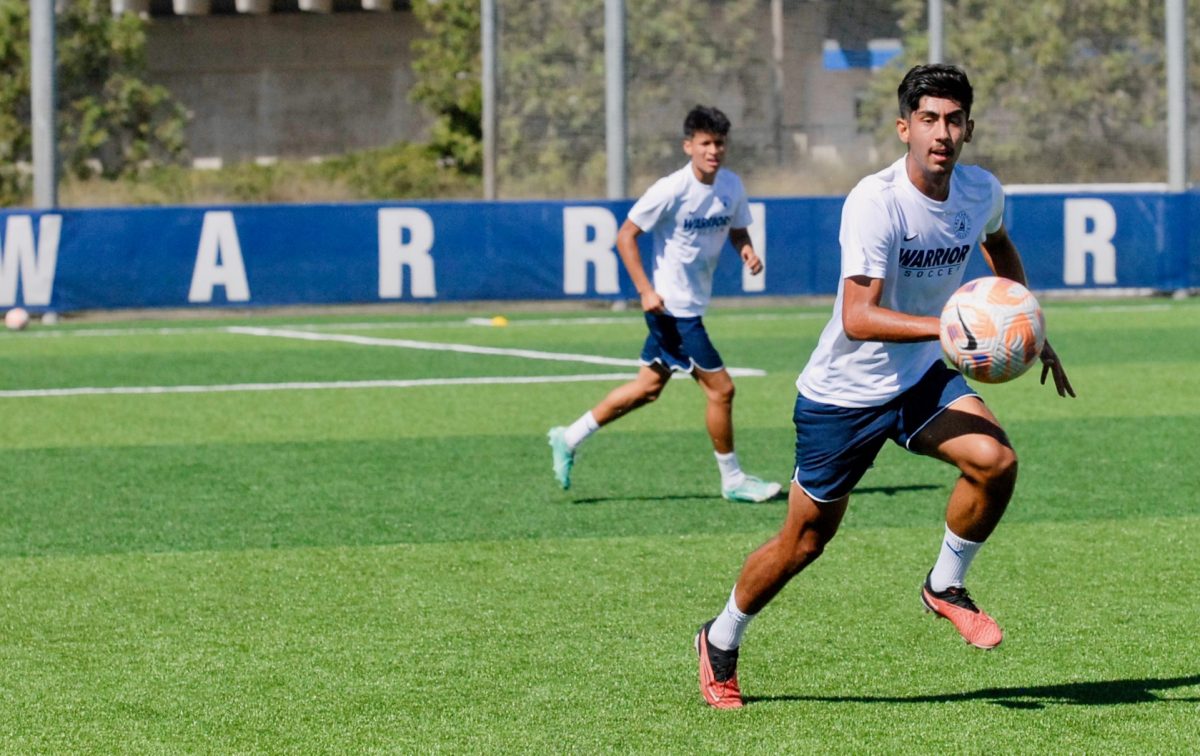 Defender Diego Martinez runs for the ball during the El Camino College mens soccer team practice session at the Athletics Field on Wednesday, Oct. 4. (Ma. Gisela Ordenes | The Union)