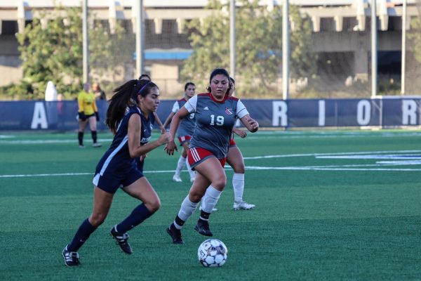El Camino College forward Natalie Rodriguez runs with the ball as Compton College midfielder Kimberly Cruz runs after it during the El Camino College vs Compton College match at the ECC Soccer Field on Tuesday, Oct. 17. (Ma. Gisela Ordenes | The Union)