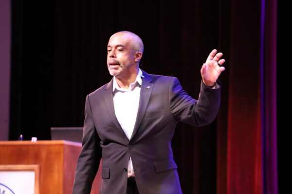 "Be humble and be hungry," Mo&squot;Kelly tells the audience at El Camino College&squot;s Marsee Auditorium on Oct. 3. (Saqib Rawda | The Union)