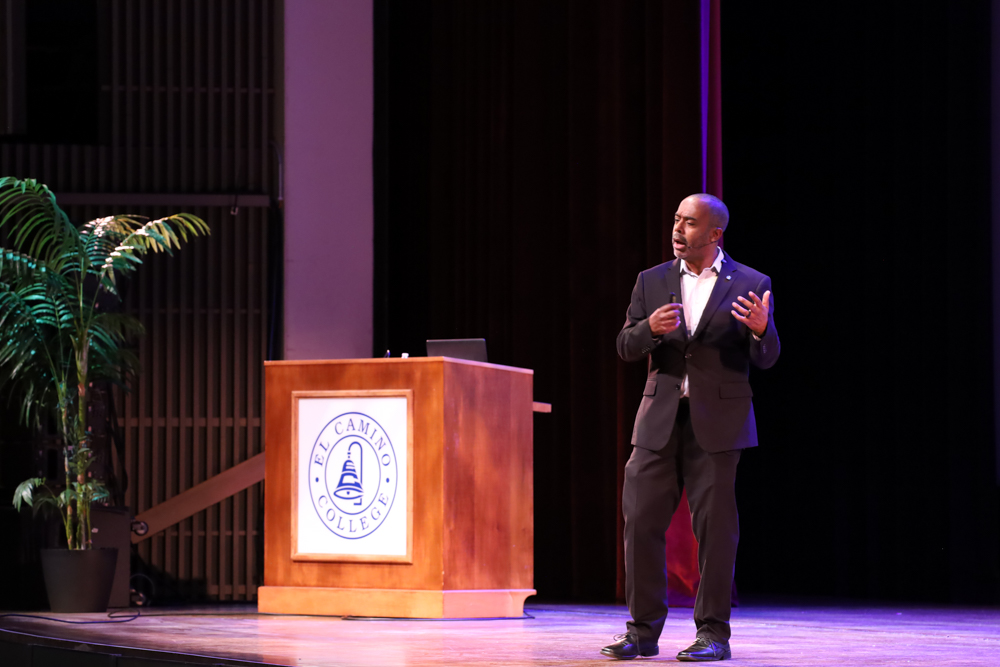 Radio personality MoKelly gives an inspirational talk to the audience in El Camino Colleges Marsee Auditorium on Tuesday, Oct. 3. He is the host of “Later, with MoKelly” on KFI AM 640, which broadcasts weekdays from 7-10 p.m. (Saqib Rawda | The Union)