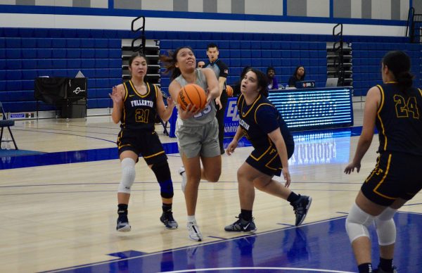 El Camino guard Teena Ponce going for a layup attempt passing up two of Fullerton's players on the way to the basket during Friday's game on November 10. (Caleb Smith | The Union)