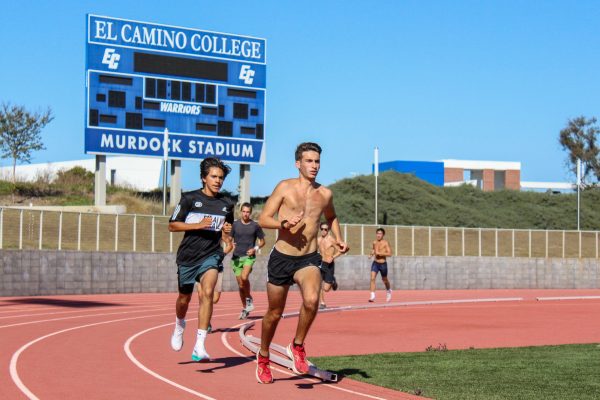 Leading El Caminos cross country team, Aaron Cohen, runs 600 meter repeats at Murdock Stadium on Nov. 1. Cohen is training for the Southern California Championships meet on Nov. 3. (Saqib Rawda | The Union) 