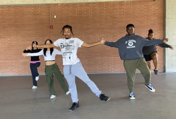 Rayshawn Reed leads a hip-hop dance lesson and teaching his own choreography at the top of the El Camino College Bookstore on Thursday, Nov. 9. Anylah Ortega, Katie Ko and Deion Olunkwa, pictured left to right, are all interested in joining the Rising Stars club once it begins next semester. (Angela Osorio | The Union)