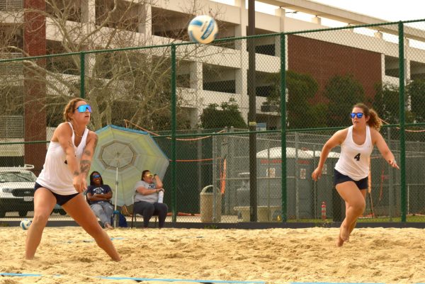 El Camino Colleges duo of Ryan DAngelo (left) and Bridget Dorr set up a spike during a match against San Diego Mesa College on Feb. 16. (Clarence Davis | The Union) 