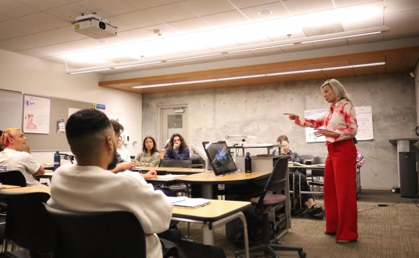 Screenwriting professor Kim Krizan teaching her class on Wednesday, April, 4. Krizan is known for her own screenwriting accomplishments and has also written books, comics, and worked on advertisements. (Delfino Camacho | The Union)