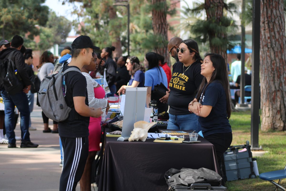 Students connect with academic advisors and admissions counselors from various colleges and universities during the El Camino College Transfer Centers Spring University Fair on Thursday, March 21 at the Library Lawn. Over 40 educational institutions participated in the fair. (Elsa Rosales | The Union)