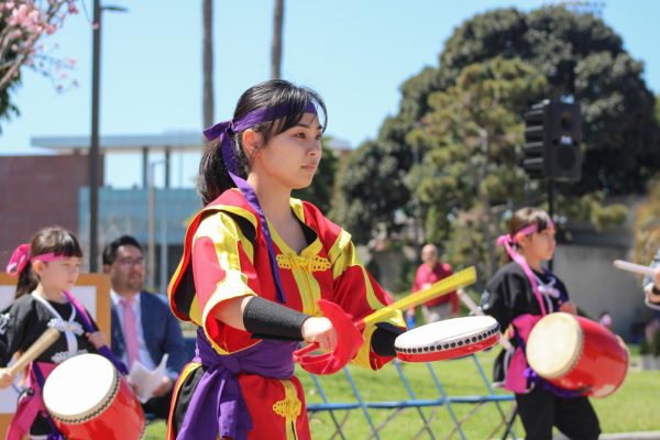 Branch leader Stephanie Ajifu, 22, center, performs with Okinawan drumming group Ryukyukoku Matsuri Daiko - Los Angeles Branch during the Dr. Nadine Ishitani Hata Memorial Cherry Blossom Festival at the El Camino College Student Services Plaza on Tuesday, April 2. The festival included the reading of haiku by ECC creative writing students and Japanese treats from Kansha Creamery in Gardena. (Elsa Rosales | The Union)