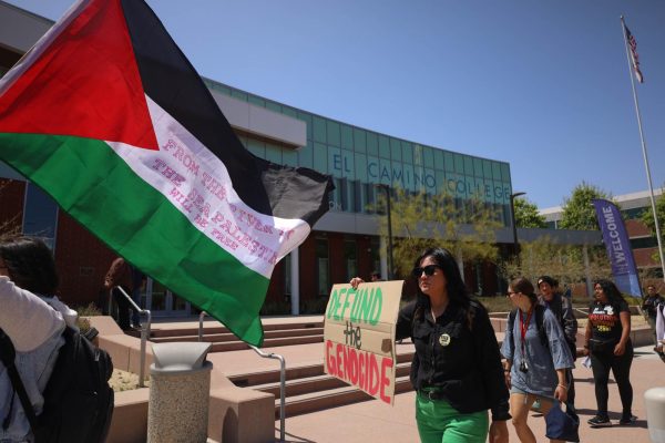 El Camino College student, employees and visitors including professor and Federation Part-Time Vice President Laila Dellapasqua, march past the Administration Building on Tuesday, May 21 as part of a student led teach-in for Palestine that involved into a march. (Delfino Camacho | The Union)