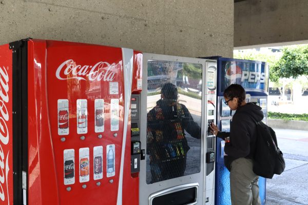 Campus vending machines not working, students say