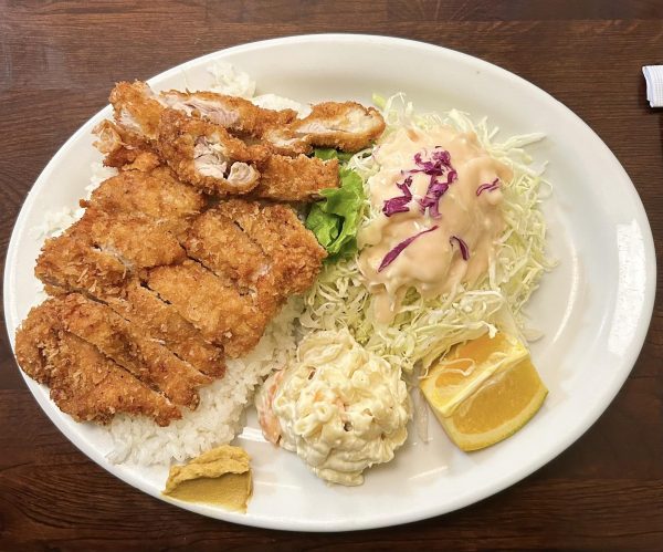 Azuma’s chicken katsu plate. The chicken rests on the rice, while the cabbage salad and macaroni salad add color to the dish. (Tommy Kallman | Warrior Life)