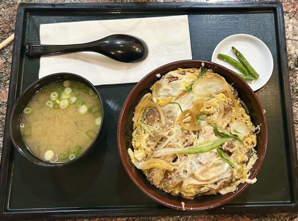 Matsui’s spin on chicken katsu. The chicken, egg, and onions sit on top of the rice, while the miso soup sits to its left. (Tommy Kallman | Warrior Life)
