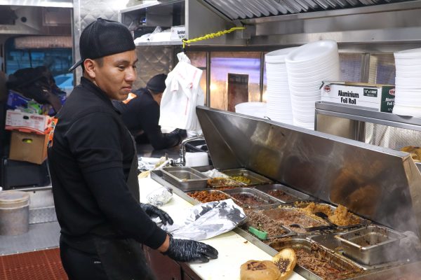 An employee of El Chiapas Tacos waits for meat to be ready so he can start making the sandwich for an order. Mar 30. (Miliana Cienfuegos | Warrior Life)